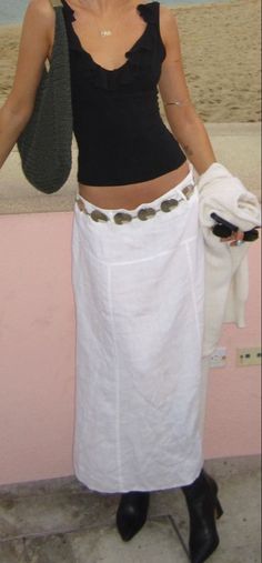 #fashion #aesthetic #coquette #y2kfashion #vintage #dream #y2k #bellahadid #modeloffduty Cooler Style, Europe Outfits, Butterfly Sleeve, Fitted Tee, White Skirt, Bella Hadid, Spring Summer Outfits, Fashion Killa