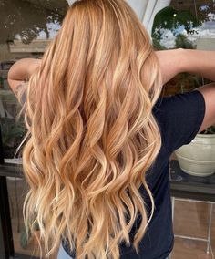 Honey Red Blonde Hair, Blond Copper Balayage, Ginger Hair W Highlights, Ginger Hair Ideas Highlights, Honey Copper Hair Color, Ginger Caramel Hair, Summer Strawberry Blonde Hair, Strawberry Blond Balayage, Light Auburn Hair Color Copper Strawberry Blonde