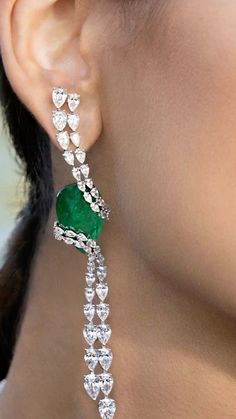 Long Diamond Earrings, Beautiful Jewelry Diamonds, Emerald Diamond Earrings, Diamond Pendants Designs, Diamond Earrings Design, Art Jewelry Design, Cocktail Earrings, Expensive Jewelry Luxury, Bridal Diamond Jewellery