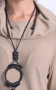 Black Jewelry Rings, Necklace Casual, Outfit Everyday, Neck Jewelry, Casual Necklaces, Black Neck, Braided Necklace, Black Rope, Wide Ring