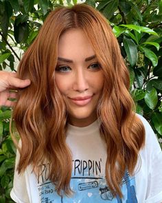 Two Dimensional Hair Color, Ginger Hair Brunette Roots, Brown Roots With Red Hair, Dark Base With Copper Balayage, Light Brown To Ginger Balayage, Copper Gold Balayage, Copper Hair Transformation, Strawberry Blond Dark Roots, Light Brown To Red Hair Before And After