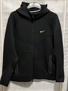 100% AUTHENTIC. Purchased directly from Nike. Condition is brand new with original tags. NWT. Shipped immediately with USPS Priority Mail or FedEd shipping. Please see my feedback and buy with confidence. Ask questions if you have them. Thanks for looking. Please see my other listings for great deals and steals on authentic Nike and Jordan brand products. For ANY questions about any of our listed items, please feel free to message us before making a purchase. We will respond typically immediately within an hour. For any sneakers with Authenticity Guarantee please realize eBay disables messaging after a purchase is made Tech Fleece, Mens Activewear, Brands Outlet, Full Zip Hoodie, Priority Mail, Drake, Zip Hoodie, Jordan, Active Wear