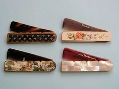 Vintage Hair Comb, Inside My Bag, What In My Bag, Monica Bellucci, Pill Boxes, In My Bag, Hair Combs, Essential Bag, 가을 패션