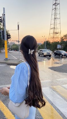 Butterfly Hairpin, Photos For Instagram, Cute Asian Fashion, Fairy Butterfly, Cute Pose, Women Hair Accessories, Peinados Fáciles Para Cabello Corto, Classy Photography, Hair Stylist Life