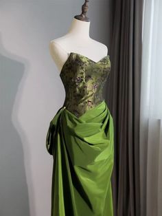 Item Details ： Product Number : SD1292 Fabric: Sheath Silhouette：Satin Sleeves :Sleeveless Back Style: Zipper Green And Gold Gown, Debut Dresses, Long Party Gowns, Green Evening Gowns, New Prom Dresses, Green Formal Dresses, Gathered Fabric, Classy Prom, Custom Bridesmaid Dress