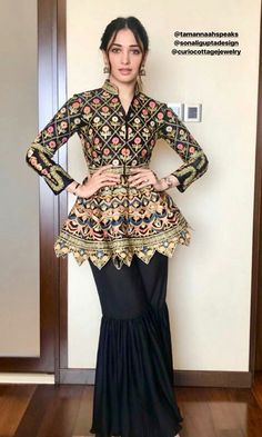 Traditional Kurti, Western Dresses For Girl, Black Dresses Classy, Pakistani Fashion Casual, Print Chiffon Dress, Stylish Short Dresses