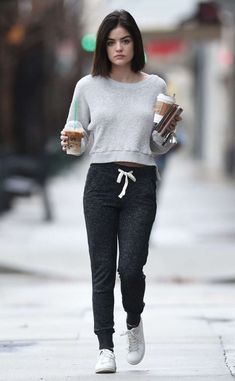 How To Wear Sweatpants, How To Wear Joggers, Lucy Hale Style, Sweatpants Outfits, Skandinavian Fashion, Sweatpants Outfit, Model Pose, Lazy Day Outfits