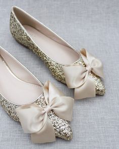 Elegant, chic with simplicity satin pointy toe ballet flats. Comfortable wear throughout your special day or to dance the night away. Perfect for bridal party, formal wear, night out and weddings. FREE SHIPPING IN U.S FOR ORDERS $100 AND MORE! Bridesmaids Shoes, Bridal Flats, Glitter Flats, Bow Women, Holiday Shoes, Satin Ribbon Bow, Evening Flats, Classy Shoes, Pointy Toe Flats