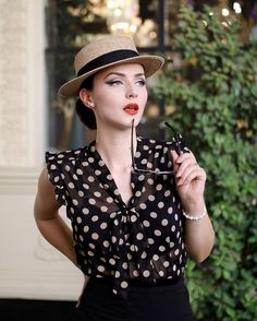 Female Closet, Rockabilly Mode, Idda Van Munster, Retro Mode, Rockabilly Fashion, Vintage Pinup, Pin Up Style, Vintage Glamour