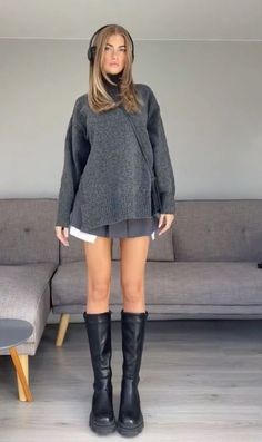 #winter #fashion #outfit #fit #fashioninspo #outfitinspo #cold #winteroutfit #winterfashion #sweater #fitinspo #pinterest #pinterestinspo Autumn Outfit Inspo, Estilo Indie, Skandinavian Fashion, Chique Outfits, Uni Outfits, Autumn Fits, Paris Outfits, Looks Black