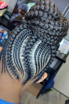 Feed-in #braid is a proactive style for all African American beautiful ladies. Latest Braided Hairstyles, Feed In Braids, Women Right, New Natural Hairstyles, Rock Hairstyles, Feed In Braids Hairstyles