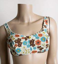 "FREE DOMESTIC SHIPPING! <3 ♥ Cute vintage 1960s floral print bikini bra top! ♥ Has elastic in the back, and button closures! Adjustable button straps as well. ♥ Light mint green with oranges, browns, blues and white! ♥ Soft cups, but top has structure to it. ♥ No label tag (might have been in the missing bottoms). Measures about 14\" across the bottom, but can stretch about an inch more. Bust - 34\" Best fit a B or C cup. 6.5\" measured along the inside of cup. ** I do ship worldwide! For mo Mexican Skirts, Summer Bra, Hawaiian Floral Print, Light Mint Green, Label Tag, 80s Dress, Printed Cotton Dress, Top Floral, The Missing