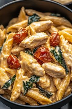 Italian Creamy Chicken Pasta Creamy Tomato Garlic Pasta, Tomato And Cheese Pasta, Chicken Veggie Pasta Recipes, Food Ideas Pasta, Pasta Recipes Spinach, Dinner With Chicken Breast, Cooking Ideas For Dinner, Spinach Meals, Good Pasta Recipes