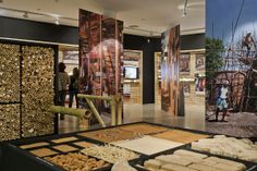 there are many different items on display in this room, including logs and other things