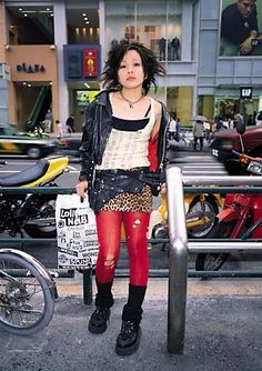 2000s Brother Aesthetic, Japan Street Fashion, Shoichi Aoki, Japan Punk, Fruits Magazine, Harajuku Punk, Red Tights, Harajuku Street, 일본 패션