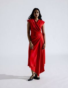 Red wrap dress- TencelIntroducing our Penelope Wrap Dress, a versatile and elegant addition to your wardrobe. This V-neck wrap dress offers a simple yet timeless design while the shoulder pads exude power. Crafted from luxurious Tencel fabric, it combines comfort with style, making it the perfect choice for day or evening wear. The dress features an asymmetric hem, adding a unique and modern touch to your ensemble. Whether you're attending a special event or going for a more relaxed look, our Re Wrap Dress Summer, Red Wrap Dress, Xxxl Dress, Wrap Clothing, Tencel Fabric, Dresses Xxl, Asian Fashion, Xl Dress, Asymmetric Hem