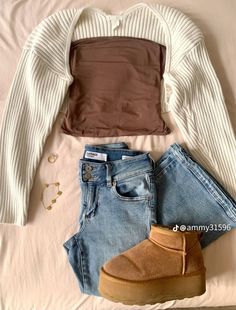 Aritzia Winter Outfits, Comfy Thanksgiving Outfit, Aritzia Winter, Cosy Fits, Fall Inspo Outfits, Autumn Outfits Aesthetic, Cute School Outfits, Ugg Outfits, Thrift Clothes