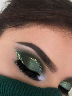 Gala Make Up, Emerald Eye Makeup, Sweet 16 Makeup, Green Eyeshadow Look, Quinceanera Makeup, Gold Makeup Looks, Silver Makeup, Prom Eye Makeup, Prom Makeup Looks