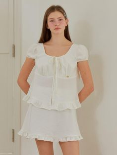 This is a feminine and casual skirt by ANOETIC that is made out of high quality and sturdy material. With distinctive mood of the design and comfortable wear, you can style it for your casual daily outfit.- Frill detail on the hem- A line silhouette and elastic waistband- Trendy and feminine mood Casual Skirt, Casual Top, White Skirts, Sleeve Designs, Daily Outfits, Puff Sleeves, No Frills, Casual Tops, A Line