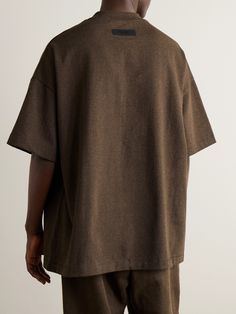 The relaxed, oversized cut of Fear of God Essentials' T-shirt sets it apart. It's made from soft cotton-jersey with dropped shoulders and appliquéd with a tonal logo at the chest. Relaxed Fit Drop Shoulder T-shirt For Loungewear, Oversized Relaxed Crew Neck Top, Boxy Short Sleeve Tops In Organic Cotton, Boxy Organic Cotton Short Sleeve Top, Boxy Organic Cotton Top With Short Sleeves, Relaxed Drop Shoulder Tops For Loungewear, Oversized Cotton Drop Shoulder Tops, Relaxed Fit Cotton Top With Drop Shoulder, Oversized Relaxed Tops For Loungewear