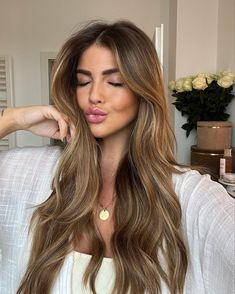 Bombshell Hair, Warm Scarves, Brunette Hair With Highlights, Brown Hair Balayage, Blonde Hair Inspiration, Brown Blonde Hair