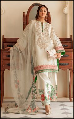 Pakistani Dresses Online, Indian Designer Suits, Pakistani Fashion Casual, Pakistani Dress, Embroidery Suits Design, Boutique Dress Designs, Fancy Dress Design, Stylish Dress Book