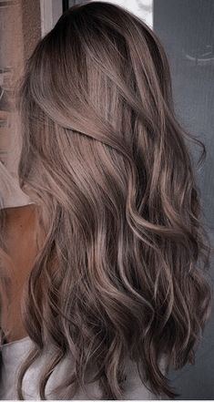 Mushrooms Brown Hair, Classy Brown Hair Color, Beige Ash Brown Hair, Chocolate Rose Gold Hair Balayage, Brow Hair Colour Ideas, Light Brown Mushroom Hair, Smokey Mushroom Brown Hair, Light Brown Ash Hair Color, Mushroom Brown And Blonde Hair