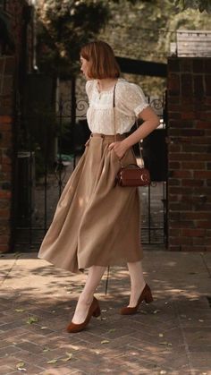 English Country Style Plus Size, Long Skirts Short Women, Classy Outfits 1950s, Vintage French Aesthetic Fashion, Womens 40s Fashion, How To Dress Like A Royal, Vintage Style Outfits Retro Classy, Librarian Outfit Summer, Vintage Korean Fashion