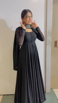 Simple Dress Model, Black Plain Anarkali, Chiffon Anarkali Dress Plain, Simple Anarkali Designs, Anarkali Designs Latest Party Wear, Jiju Saali Quotes, Aliya Cut Dress Design, Long Frock Patterns, Dress Stiching Designs