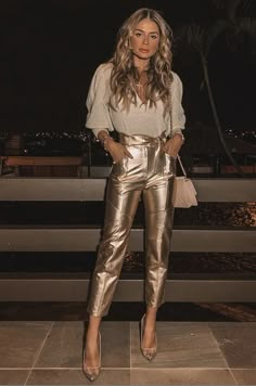 Gold Monochromatic Outfit, Metallic Fashion 2023, Golden Pants Outfit, Metallic Outfit Ideas Party, Metallic Shirt Outfit, Gold Outfits For Women, Metallic Outfit Ideas, Gold Pants Outfit, Metallic Pants Outfit