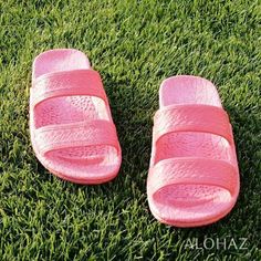 pink classic jandals® - pali hawaii Jesus sandals | hawaiian sandals pali hawaii flip flops Hawaiian Sandals, Hawaii Crafts, Pali Hawaii Sandals, Jesus Sandals, Beach Ware, Classic Sandals, Vegan Sandals, Tropical Style, Easter Outfit