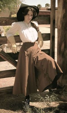 Female Rancher Outfit, 1920s Cowgirl, 1920s Western Fashion, Western Outfits Women Vintage, Wild West Clothing Woman, Old West Inspired Outfits, Cowgirl Outfits Old West, Wild West Cowgirl Outfit