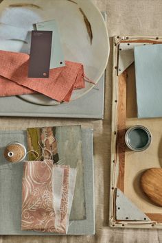 the table is set with plates, napkins and other things to make it look like they have been made out of wood