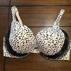 Cacique Underwire Plunge Padded Bra New Without Tags Size 40dd Cacique Bras, Sleep Wear, Padded Bra, Padded Bras, Women's Intimates, Color White, Sleep, Bra, Tags