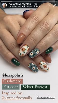 Cute Nails For September, Fall Nails For Thanksgiving, Fall Nail Flower Designs, September Nail Art Designs, Mail Designs For Short Nails Fall, Fall Nails Floral, Terra Cotta Nails Design, Nail Art September, Fun September Nails