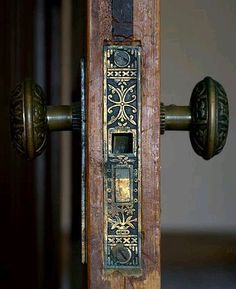 an old door handle is shown in black and white