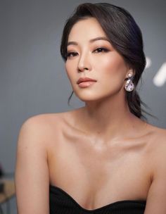 Bridesmaid Makeup Korean Look, Graduation Makeup Ideas Natural Asian, Natural Wedding Makeup For Brown Eyes Asian, Wedding Makeup Natural Asian Brides, Make Up Looks For Asian, Bridal Makeup Korean Brides, Asian Glam Make Up Monolid, Soft Glam Makeup Wedding Asian