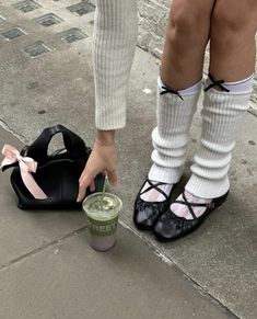 Mary Jane Shoes Outfit, Chica Cool, Dr Shoes, Organic Design, Jane Shoes, Insta Photo Ideas, Just Girly Things, Mary Jane Shoes, Looks Vintage