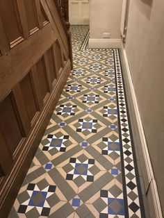 the hallway is decorated with blue and white tiles