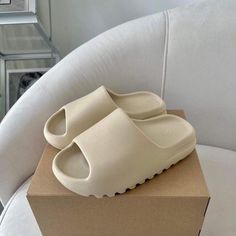 Elegant Shoes Heels, Shark Shoes, Photographie Indie, Stylish School Bags, Wholesale Hair Accessories, Pretty Shoes Sneakers, Stunning Shoes, Cute Nike Shoes, Cute Nikes