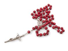 DIY: How to Make Rose Petal Beads from Your Valentine's Day Bouquets Making Rosaries, Red Rosary, Rosary Making, Flower Pedals