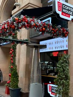 christmas decorations adorn the outside of a coffee house