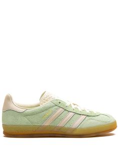 green/cream white suede signature 3-Stripes logo round toe front lace-up fastening logo patch at the tongue contrasting heel counter gum-rubber sole These styles are supplied by a premium and authenticated sneaker marketplace. Stocking only the most sought-after footwear, they source and curate some of the most hard to find sneakers from around the world. Adidas Gazelle Outfit, Adidas Gazelle Indoor, Samba Outfit, Sneakers Green, Bag Women Fashion, Round Logo, Van Cleef Arpels, Adidas Gazelle, Green Cream