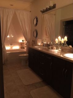 Boyfriend And Girlfriend Bathroom Ideas, Temporary Bathroom Countertop, Large Bathroom Sink Decor, Bathtub Ideas Decoration Master Bath, Wife Aesthetic Home, Cozy Apartment Bathroom Ideas, Husband And Wife Bathroom Ideas, Corner Spa Bathroom Ideas, Womans Bathroom Ideas Decor