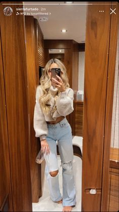 Whiskey Meyers Outfit, Winter Into Spring Outfits, Cali Winter Outfits, Zoo Lights Outfit, Comfy Dinner Outfit, Trophy Wife Aesthetic Outfits, Fancy Dinner Outfit Winter, Long Hair Styling Ideas, Sierra Furtado Outfits