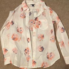 New With Tags Gap Floral Button Down Cheap Gap Button-up Shirt, Button Down Shirts, Button Downs, Gap, Button Down Shirt, Color White, Womens Tops, Tags, Floral