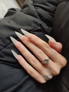 Curved Pointy Nails, Nail Inspo Stiletto, Creepy Nails, Nail Art Designs For Beginners, Easy Nail Art Designs, Cute Simple Nails, Gothic Nails, Claw Nails, Goth Nails