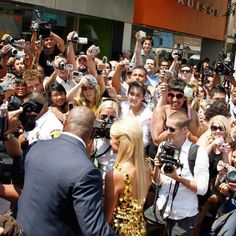 a large group of people taking pictures with cameras