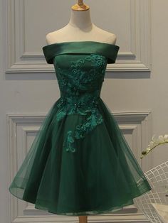 Dark Green Hoco Dress, Dama Dresses For Quince, Green Hoco Dress, Dresses Hoco, Short Green Dress, Silver Cocktail Dress, Dama Dresses, Green Homecoming Dresses, Homecoming Dresses Short Tight