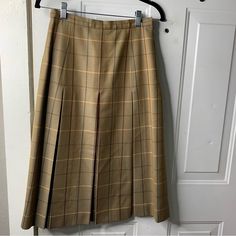 Waist 26” Midi Length Good Condition Wool Pleated Vintage Beige Workwear Skirt, Vintage Beige Skirt For Workwear, Vintage Beige Skirt For Work, 70s Plaid, Burberry Skirt, Burberry Vintage, Pleated Midi Skirt, Vintage 70s, Midi Length